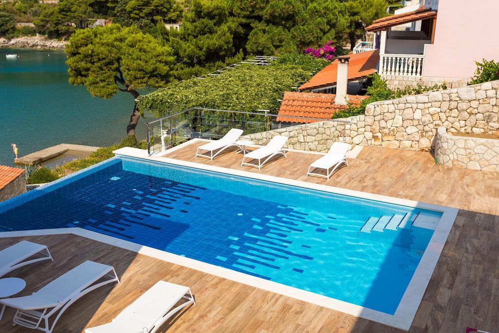 Pine Tree Boutique Apartments Saplunara