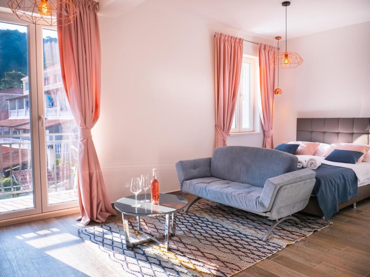 Pine Tree Boutique Apartments Saplunara