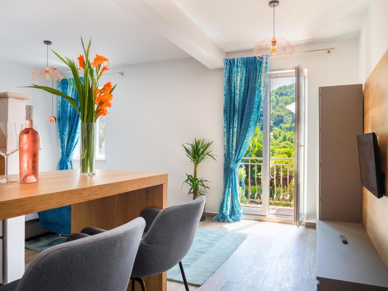 Pine Tree Boutique Apartments * Saplunara