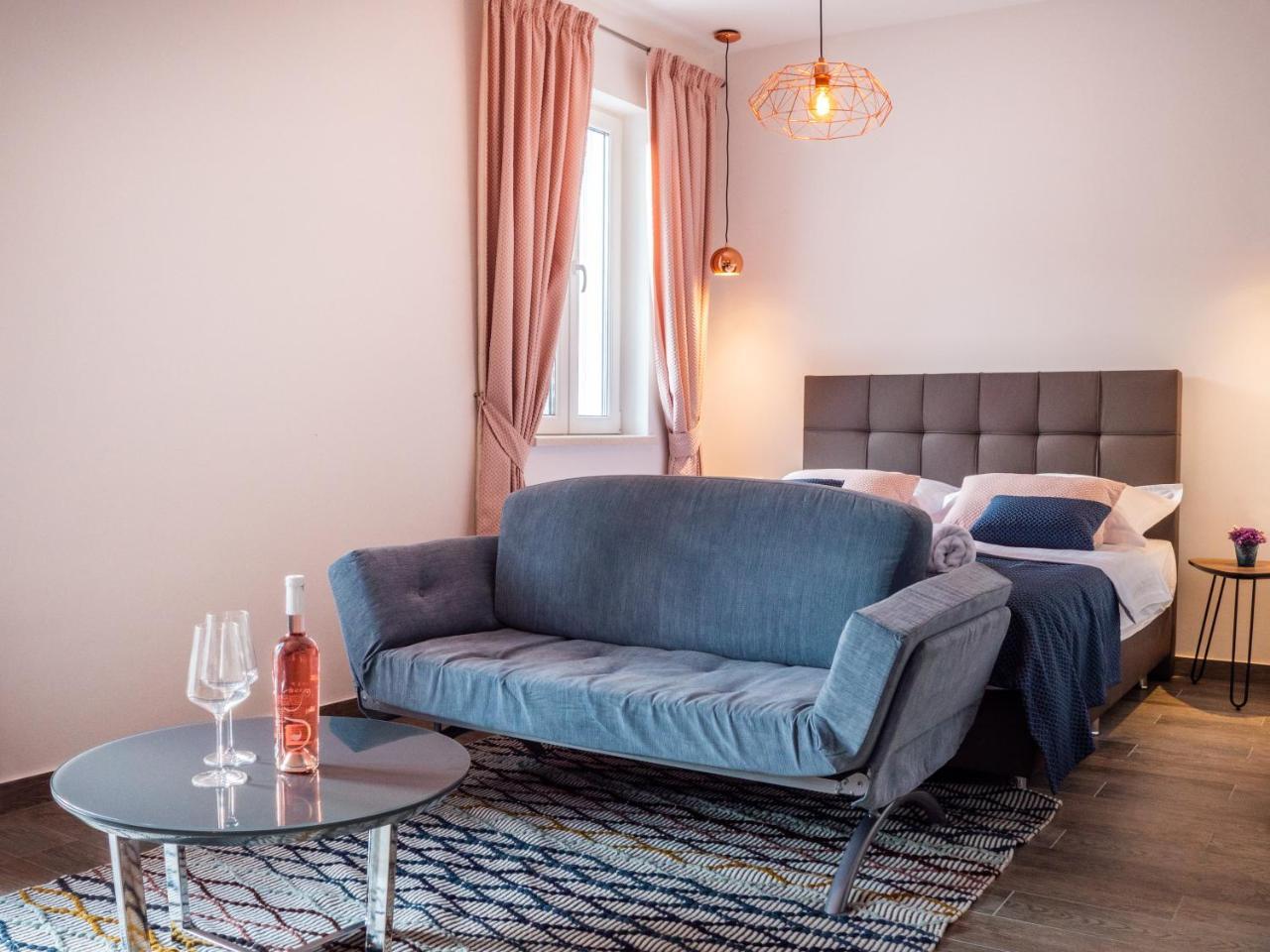 Apartment Pine Tree Boutique Apartments Saplunara