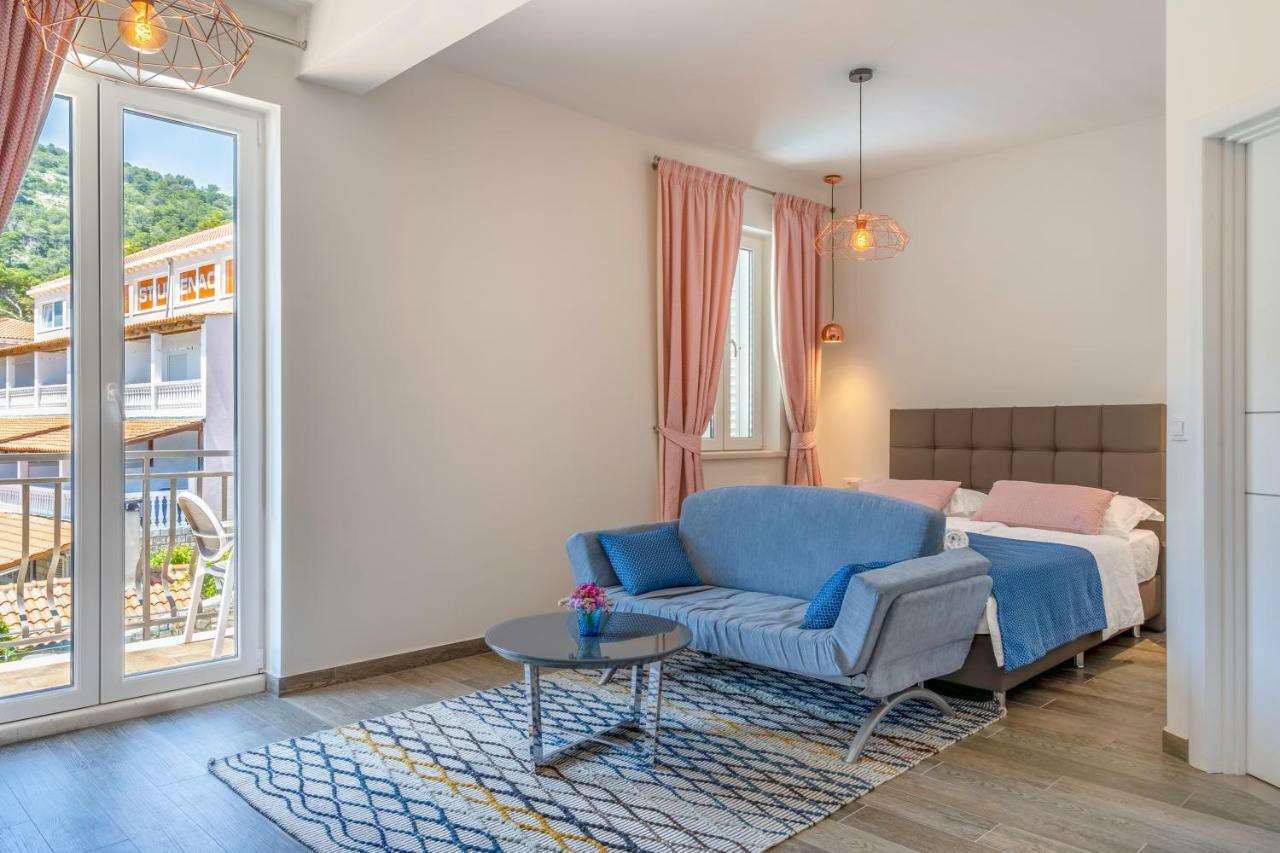 Pine Tree Boutique Apartments Saplunara