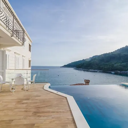 Pine Tree Boutique Apartments Saplunara Exterior photo
