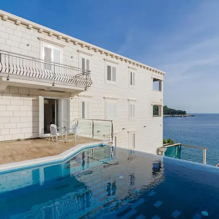 Pine Tree Boutique Apartments Saplunara Exterior photo