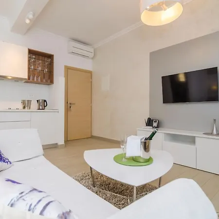 Pine Tree Boutique Apartments Saplunara Exterior photo