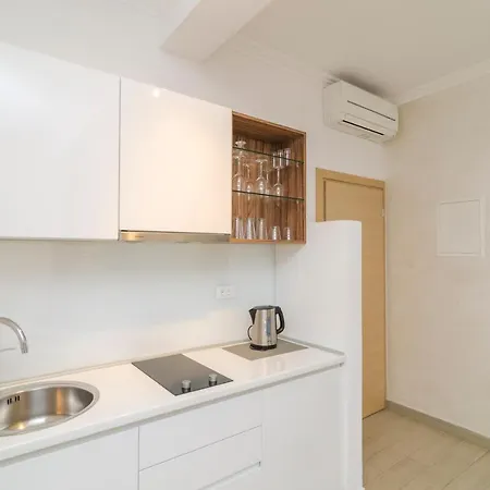 Pine Tree Boutique Apartments Saplunara Exterior photo
