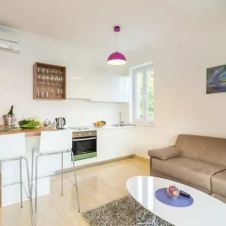 Pine Tree Boutique Apartments Saplunara Room photo