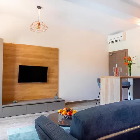 Pine Tree Boutique Apartments Saplunara Exterior photo