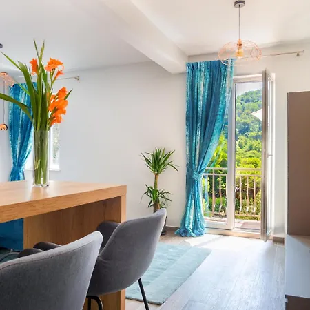 Pine Tree Boutique Apartments Saplunara Exterior photo