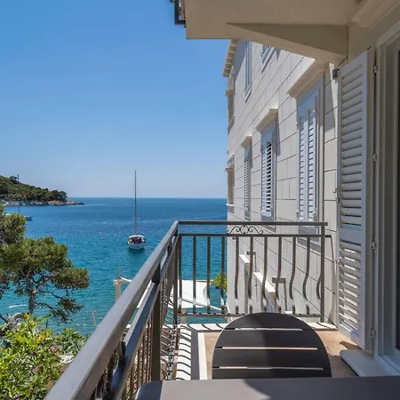 Pine Tree Boutique Apartments Saplunara Exterior photo