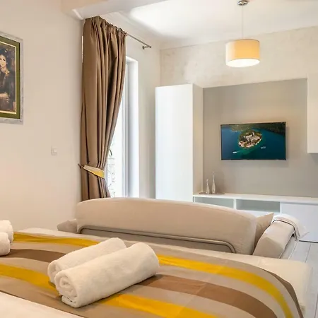 Pine Tree Boutique Apartments Saplunara Exterior photo