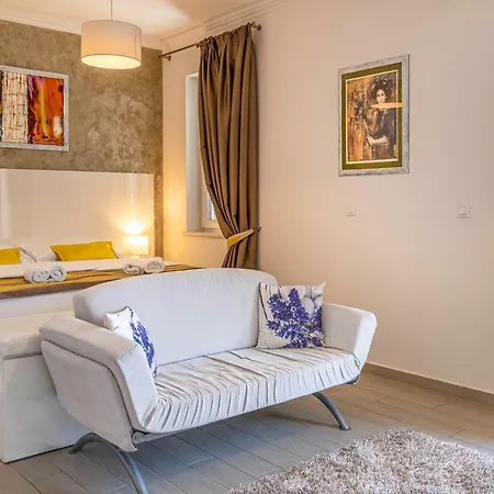 Pine Tree Boutique Apartments Saplunara Exterior photo