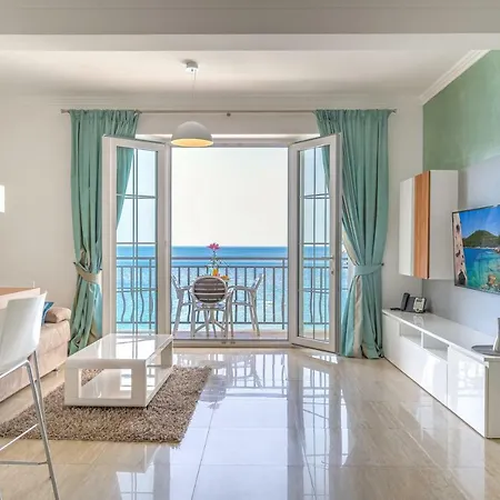 Pine Tree Boutique Apartments Saplunara Exterior photo