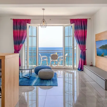 Pine Tree Boutique Apartments Saplunara Exterior photo