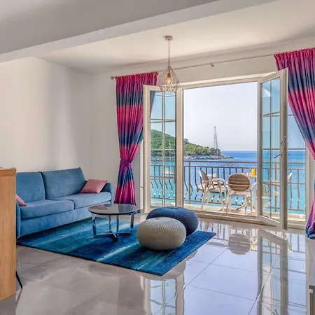 Pine Tree Boutique Apartments Saplunara Exterior photo