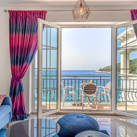 Pine Tree Boutique Apartments Saplunara Exterior photo