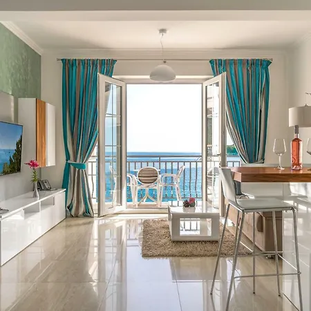 Pine Tree Boutique Apartments Saplunara Exterior photo