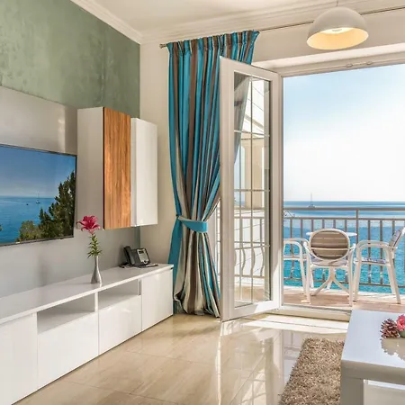 Pine Tree Boutique Apartments Saplunara Exterior photo