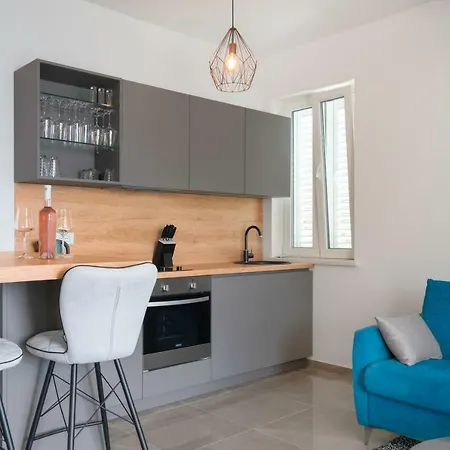 Pine Tree Boutique Apartments Saplunara Exterior photo