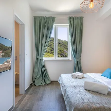 Pine Tree Boutique Apartments Saplunara Exterior photo