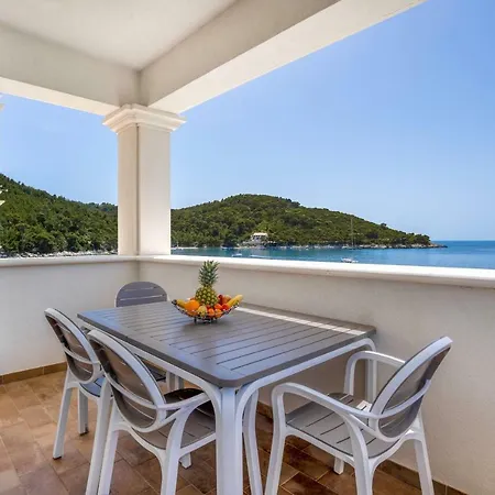 Pine Tree Boutique Apartments Saplunara Exterior photo