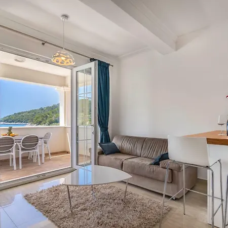 Pine Tree Boutique Apartments Saplunara Exterior photo