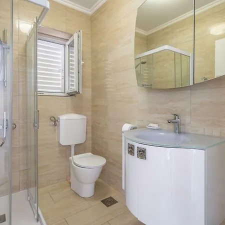 Pine Tree Boutique Apartments Saplunara Exterior photo