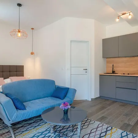 Pine Tree Boutique Apartments Saplunara Exterior photo