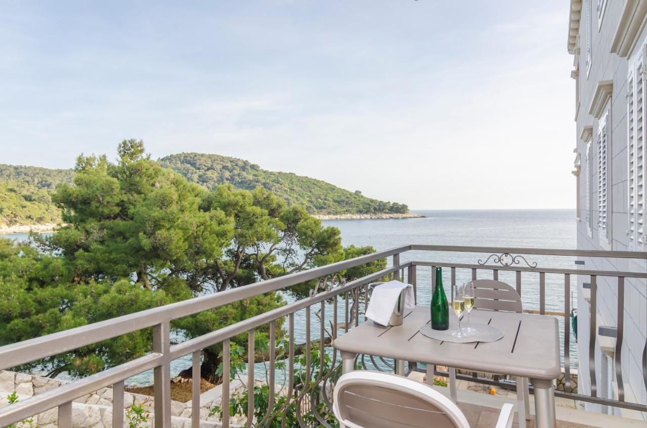 Pine Tree Boutique Saplunara